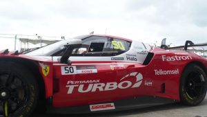 Mobil yang dikendarai Sean Gelael dalam laga solo di GTW Asia di Sirkuit internasional Mandalika, Sabtu dan Minggu. (jagonya ayam)